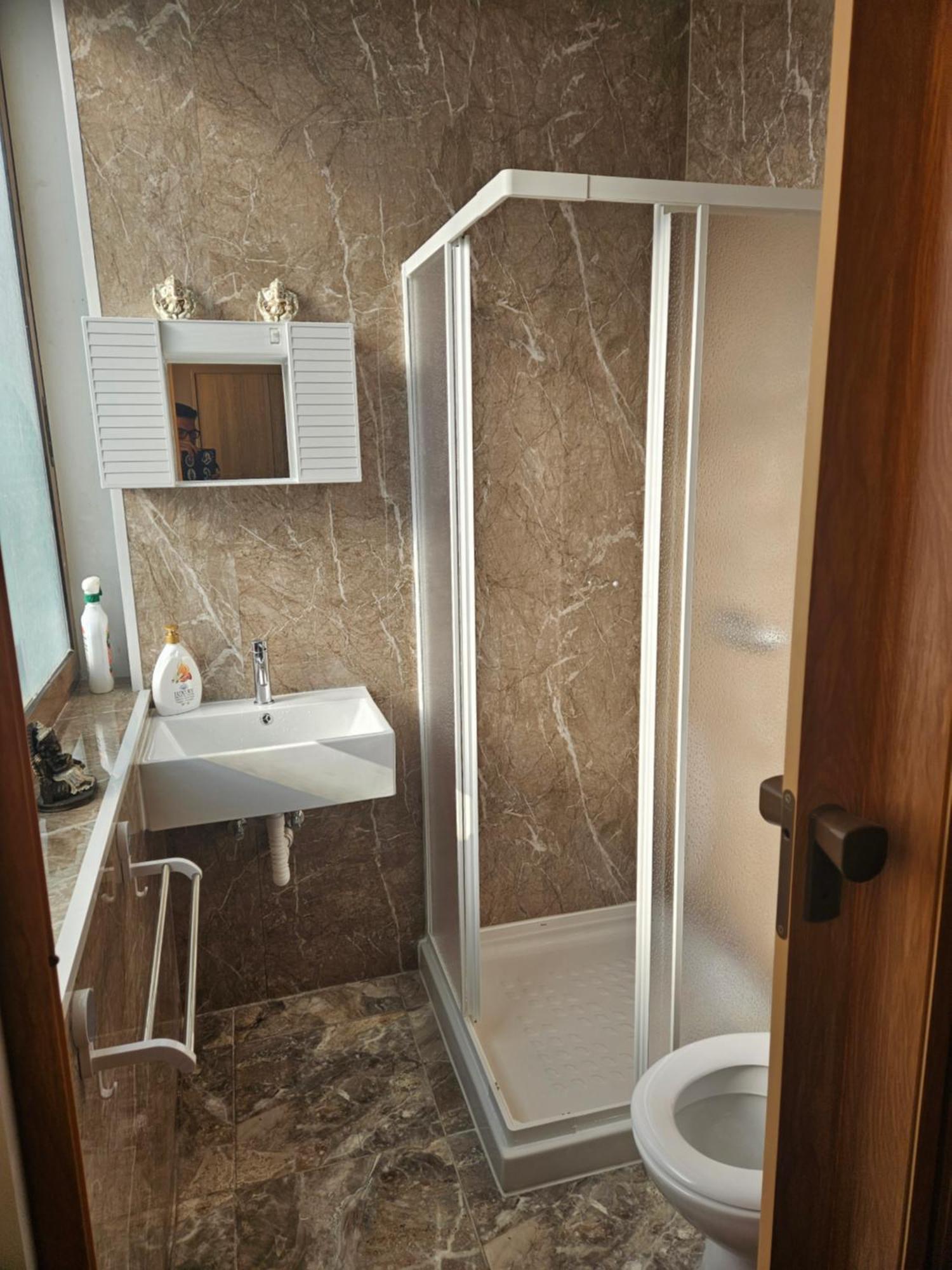 Lotus Guest House Malta Gzira Exteriör bild