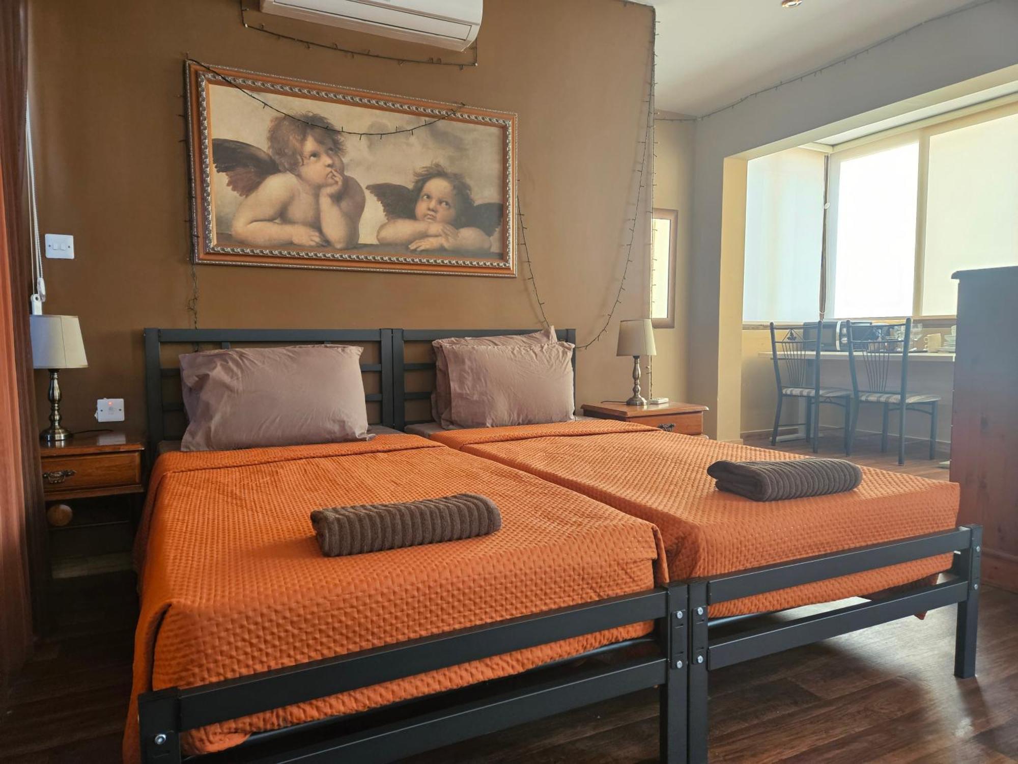 Lotus Guest House Malta Gzira Exteriör bild
